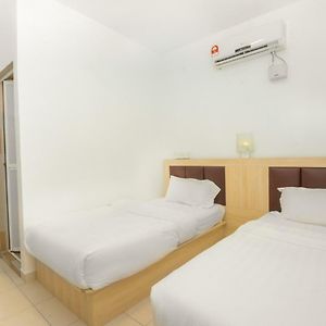 Twin Room Private Bathroom